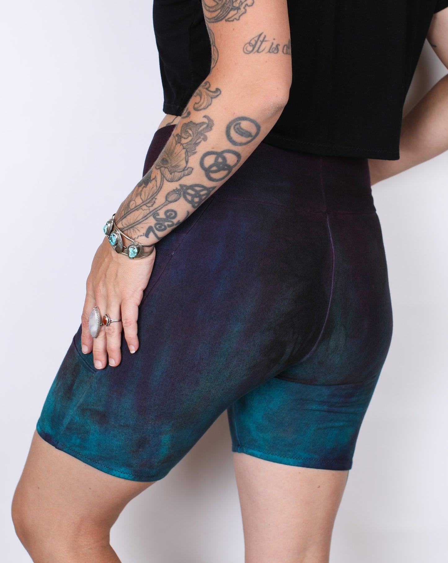 M- Arctic Purps Hemp Bamboo Pocket Mid Shorts