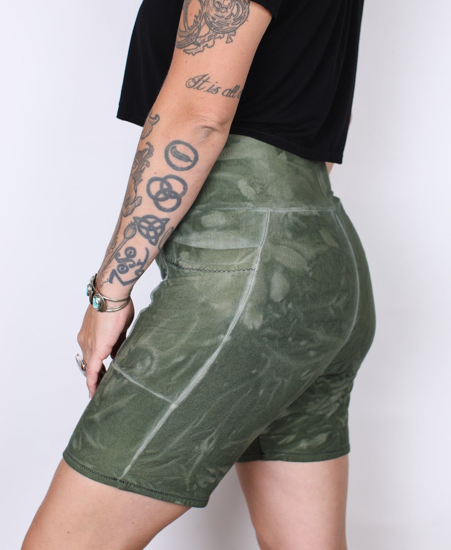 L-  Sage Hemp Bamboo Pocket Mid Shorts