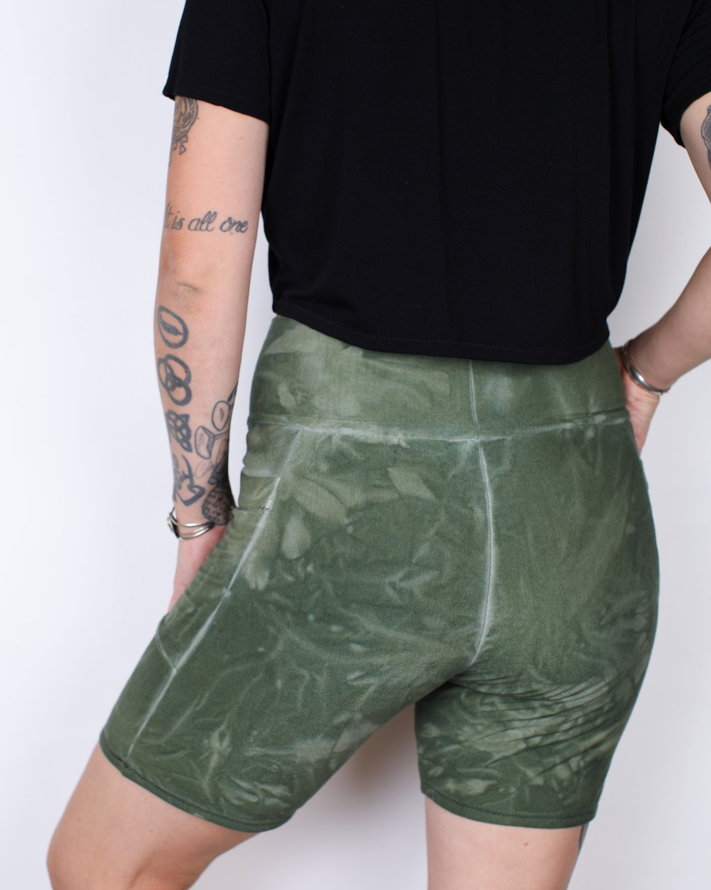 L-  Sage Hemp Bamboo Pocket Mid Shorts