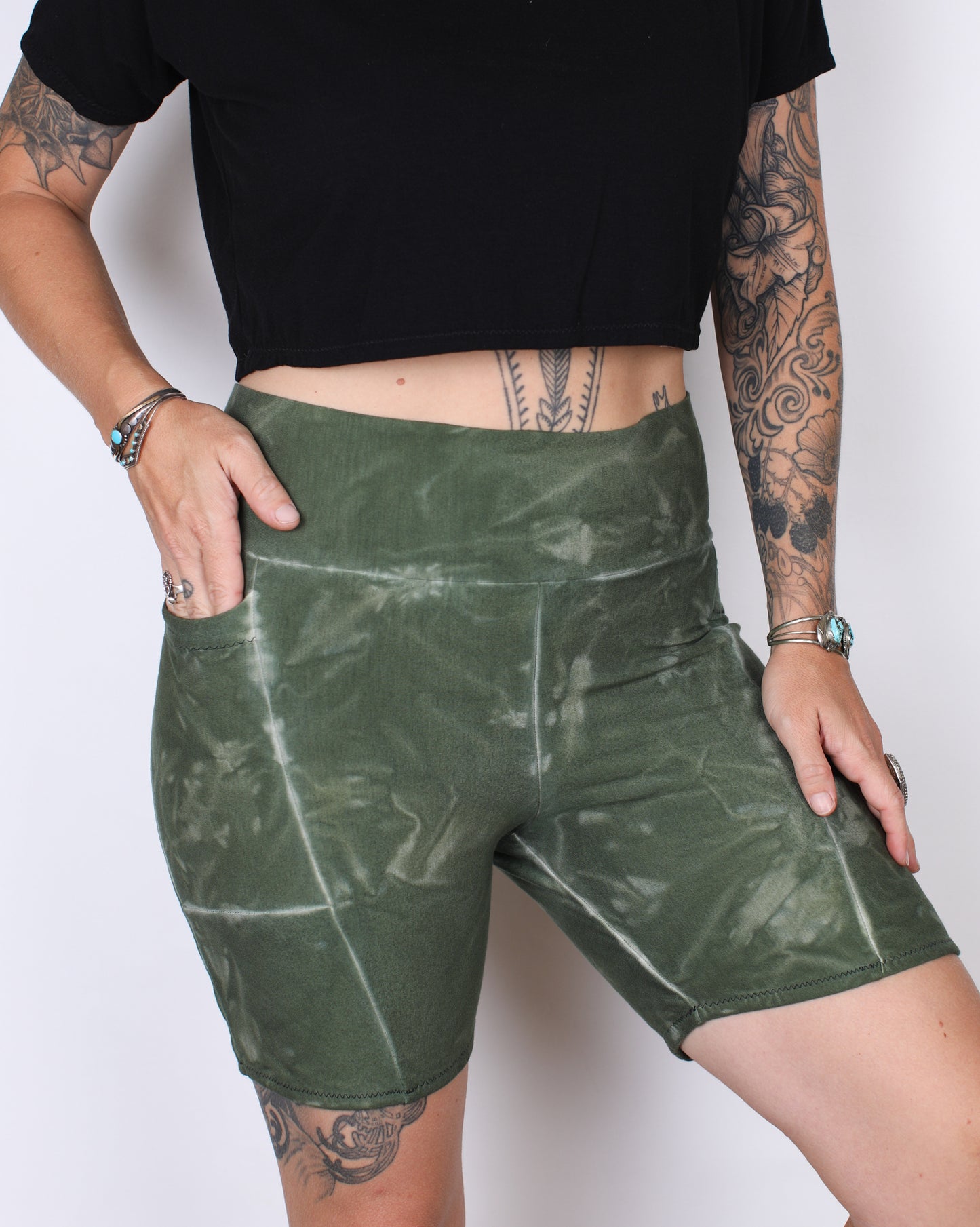 L-  Sage Hemp Bamboo Pocket Mid Shorts